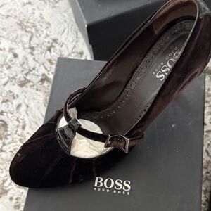 Women’s Hugo Boss dark Brown velvet/ patent Testa Di Moro heels